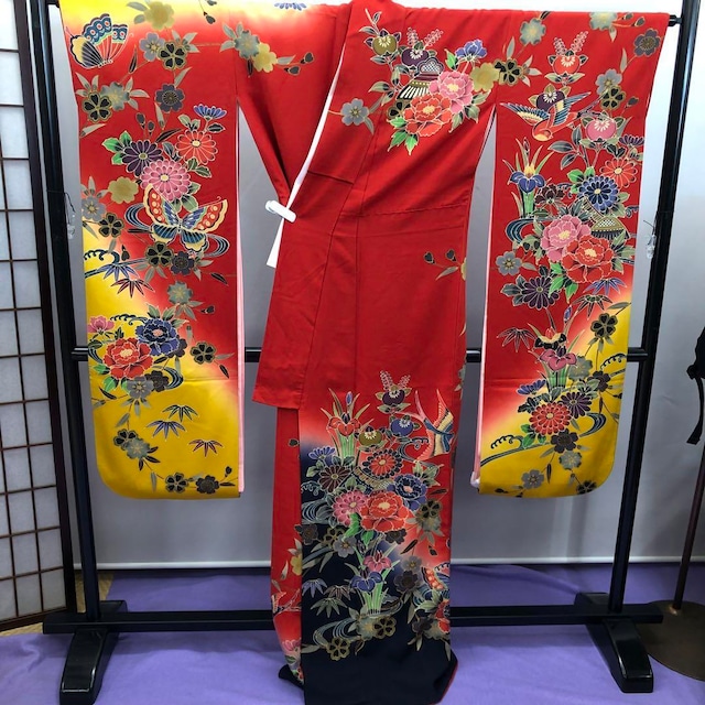 2530 紅型 振袖 赤 蝶 鳥 菖蒲 桜 襦袢付き 買取しました！ | 富山で